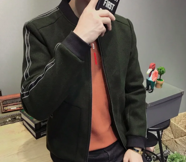 男人外套不在於多，但一定要顯檔次，看這毛呢大衣，體面有檔次