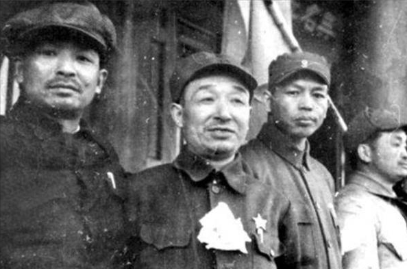 他從敵人刀下救出主席，地位曾與6大元帥並列，建國後只當副處長