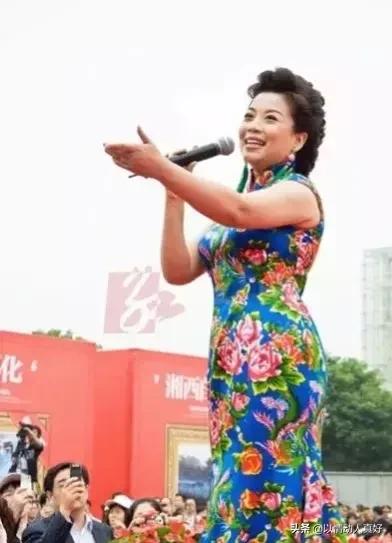4位未婚女歌手，經歷告訴人們，女人都要給自己留3條後路才好