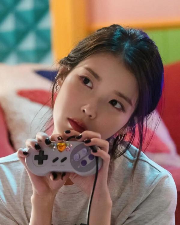 突然走紅的李知恩 突然走紅的李知恩