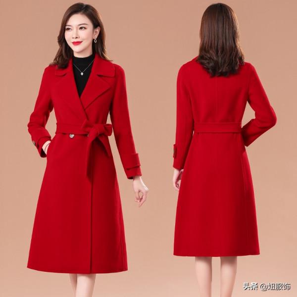這幾款時髦顯瘦的雙面呢羊毛大衣，40-50歲的媽媽穿上高貴優雅