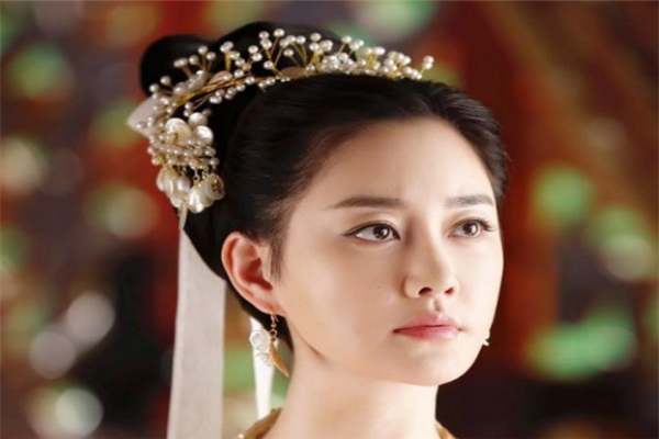 金毛獅犼,觀音菩薩為何總側坐著騎?坐有坐姿:這個講究不可忽視 金毛獅犼,觀音菩薩為何總側坐著騎?坐有坐姿:這個講究不可忽視