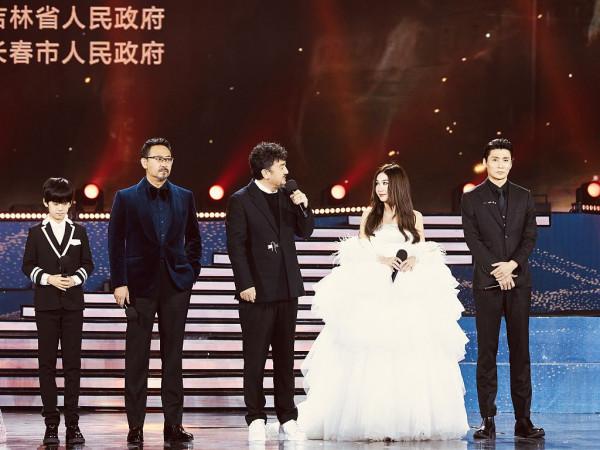 溫碧霞亮相第16屆長春電影節 白裙造型宛如雪之精靈 溫碧霞亮相第16屆長春電影節 白裙造型宛如雪之精靈