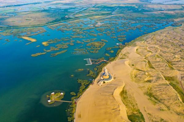 沙湖:感受一半沙漠一半湖水 沙湖:感受一半沙漠一半湖水