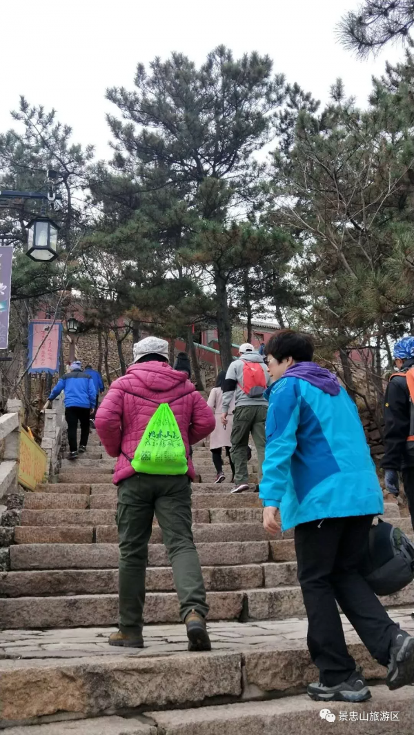 趕著年尾出遊，在歲末登景忠山！