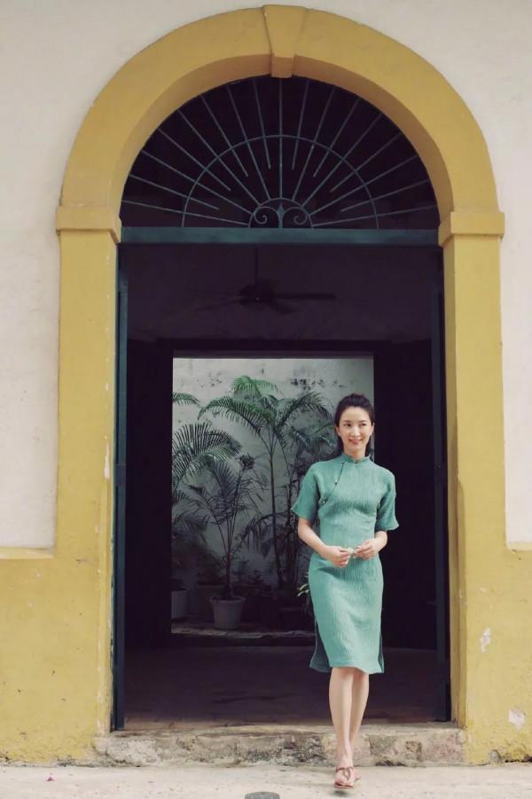 陳赫前妻曬新年美照！173cm穿旗袍比例驚豔，少女氣質不輸張子萱