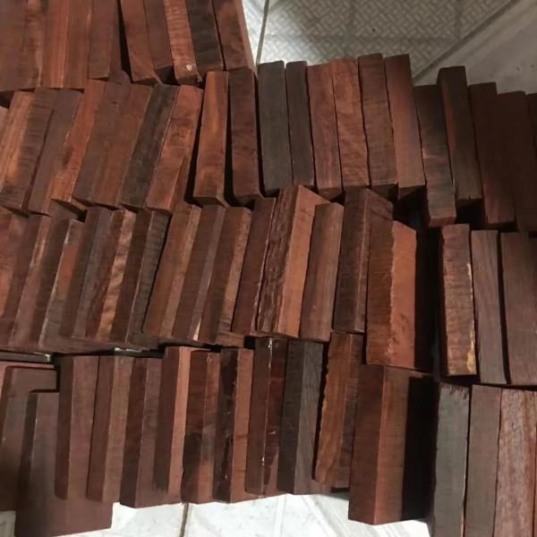 小葉紫檀木塊擺滿一桌子，這是啥感覺？