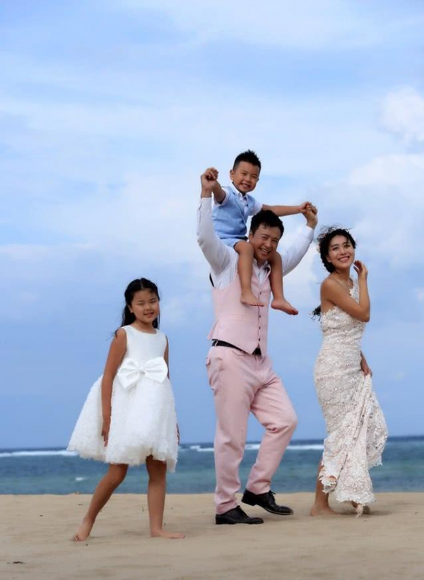 著名演員褚栓忠:娶城裡小妻子,不買婚房卻給農民父母買房 著名演員褚栓忠:娶城裡小妻子,不買婚房卻給農民父母買房