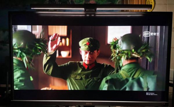 成年人的快樂屋，一桌一椅三兩平足以，新年煥新裝，簡約實用桌面