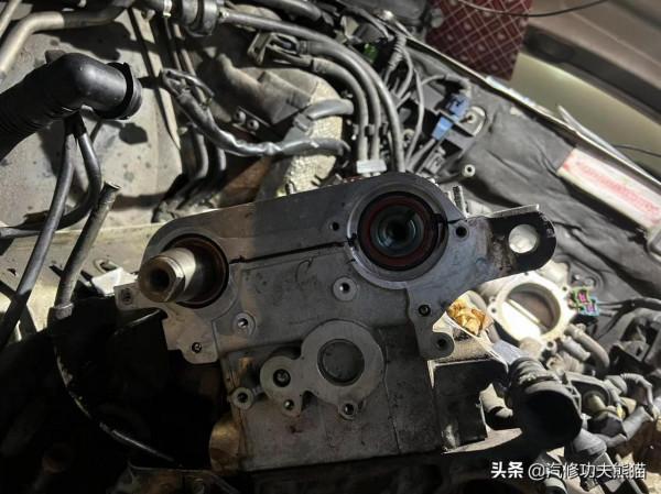 經濟下行購買新車計劃暫緩，翻新復古老爺車圓屁股奧迪老A6照樣香