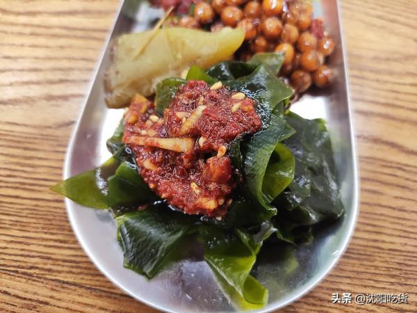 不是西塔味兒的醬湯，泡飯配免費自助小菜，最後喝得一滴不剩