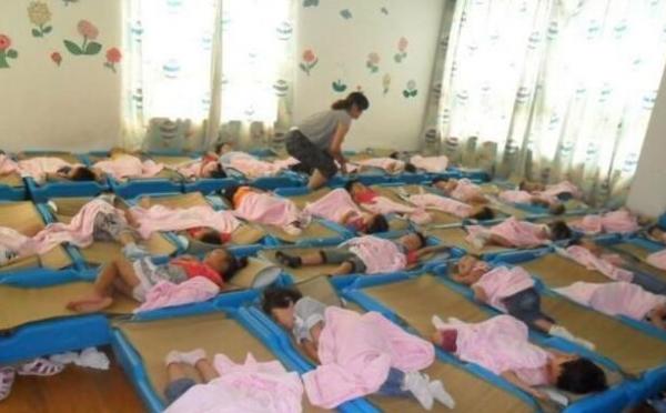 一名幼師曬出工資單,抱怨活多錢少待遇差,家長:這還不知足? 一名幼師曬出工資單,抱怨活多錢少待遇差,家長:這還不知足?