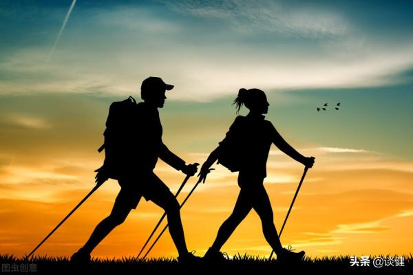 老年人每天走10000步可靠嗎？提醒：這4個步行要點，比步數更重要