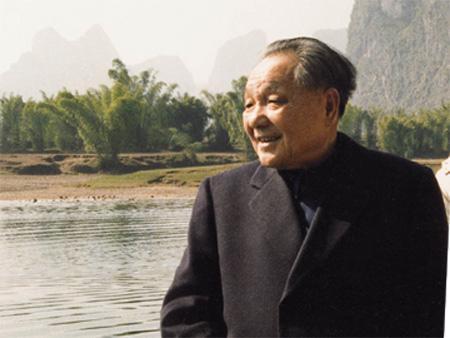 鄧小平帶8名安保訪美，在休斯敦兩次遇暗殺，遇襲過程中表情鎮靜