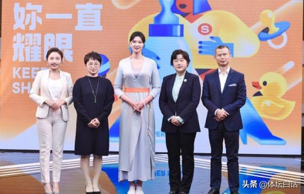 惠若琪產後亮相！穿飄逸長裙+平底鞋，身材發福但面部仍精緻