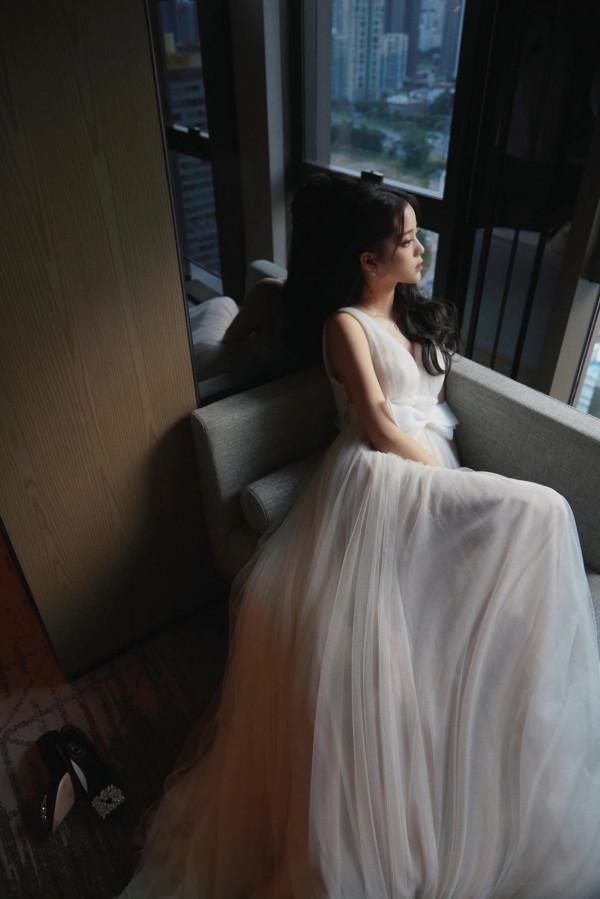 Twins合體鄧紫棋瘦脫型，景甜廉價禮服穿出富貴感，溫碧霞似公主