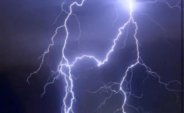 閃電是如何形成的？應如何防範？