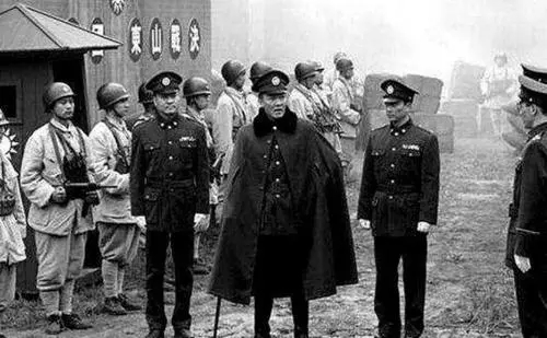 國軍少將陳噓雲身負重傷，陳茂輝力排眾議，用擔架將其抬下孟良崮