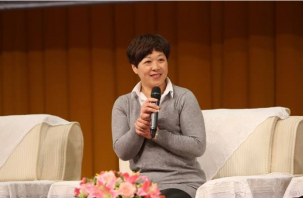 浙江女子，給重慶乞丐10元，20年後，乞丐成富豪，送100萬報恩