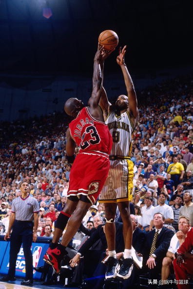 科比一共蓋帽640次，韋德885次，卡特888次，喬丹幾次？