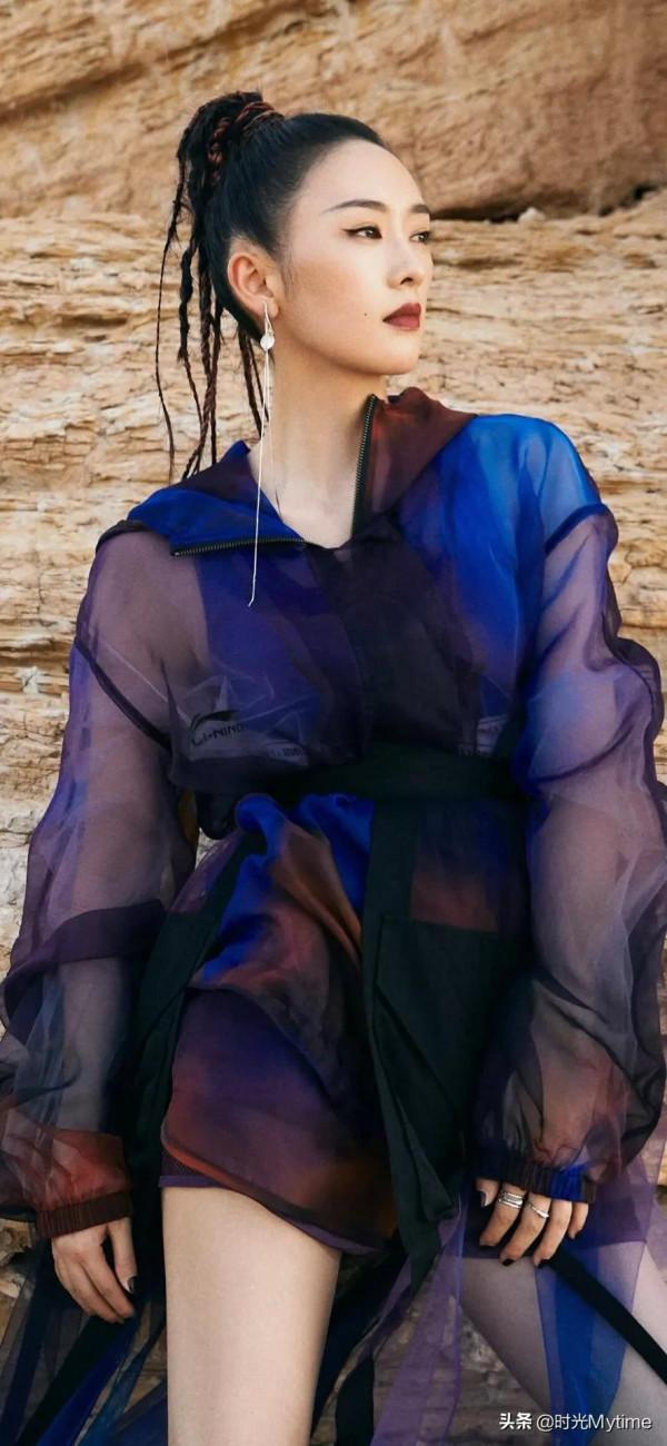 明星桌布:女人味十足的童謠 明星桌布:女人味十足的童謠