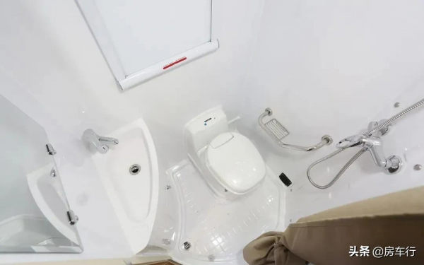 雙拓展，大空間，內外配置豐富齊全，拓銳斯特2021款簡約歐暢房車