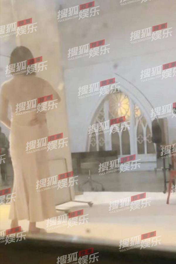 李亞鵬戴婚戒疑和女友婚訊將近!曾追周迅王菲,終於不做軟飯男? 李亞鵬戴婚戒疑和女友婚訊將近!曾追周迅王菲,終於不做軟飯男?