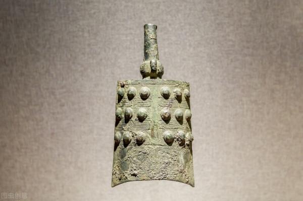 1995年,河南一夫妻挖出編鐘,專家鑑定後:上交國家 1995年,河南一夫妻挖出編鐘,專家鑑定後:上交國家