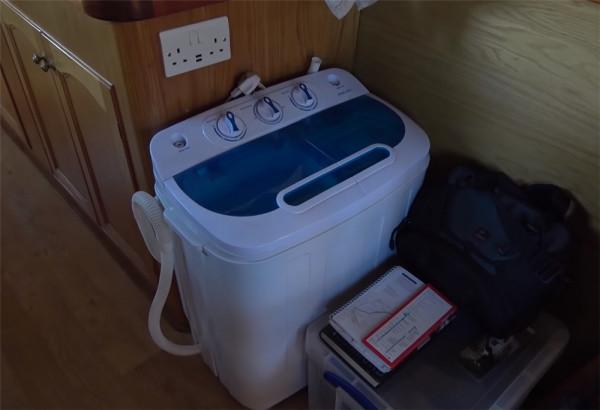 52歲的他放棄一切，住進33㎡“房船”中漂泊流浪，一晃已生活5年