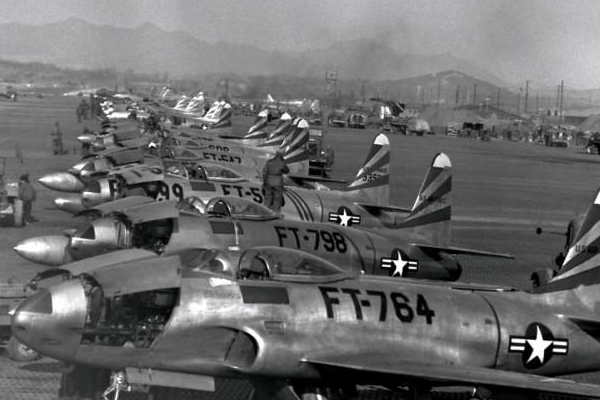 十九歲那年曾是帥小夥，汽油彈毀容老兵，“活著的邱少雲”塗伯毅