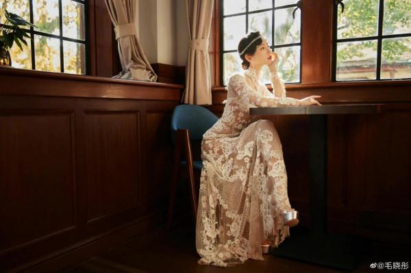 毛曉彤東方名伶民國風旗袍造型極優雅,就像穿越而來的美人 毛曉彤東方名伶民國風旗袍造型極優雅,就像穿越而來的美人