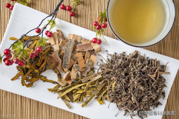 治關節痛，其實並不難，一張搜刮骨頭風溼寒的方子，請收好