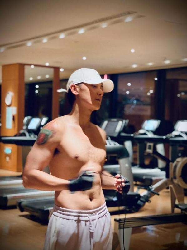 “掃娘風暴”開啟!多位明星紛紛轉型,肌肉鬍子成標誌 “掃娘風暴”開啟!多位明星紛紛轉型,肌肉鬍子成標誌