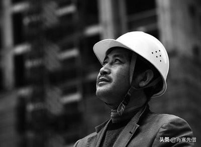 19歲劉振帶母親進城打工，33歲身價百萬，46歲老來得子為何離婚？