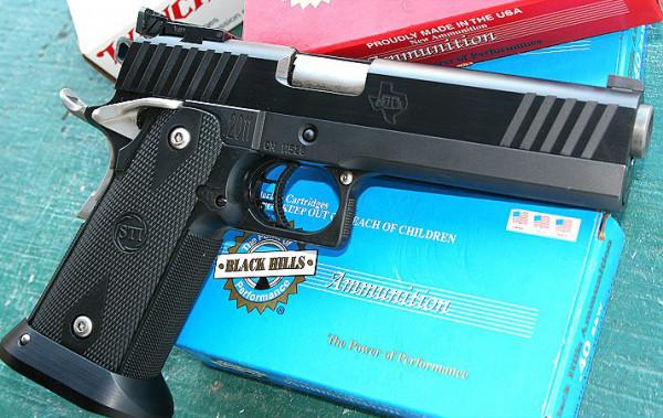 它是全球累積產量最多的自動手槍 是戰術部隊常用的武器之一