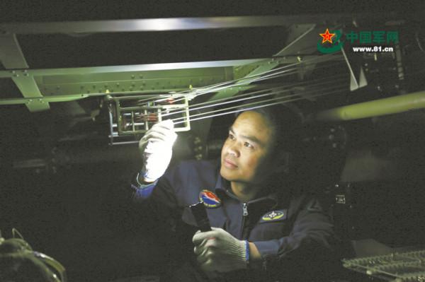 西部戰區空軍航空兵某團廖榮民：託舉戰機升空的幕後英雄