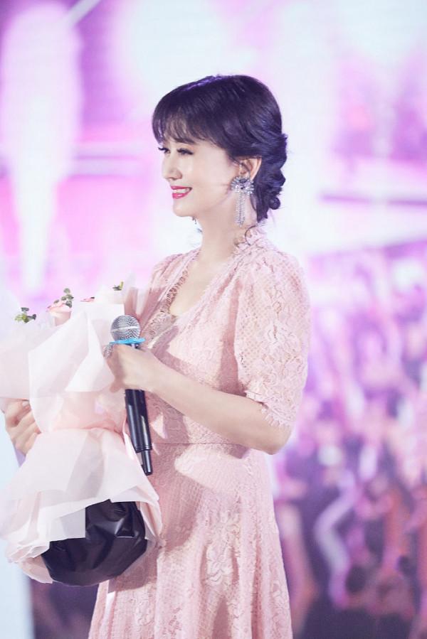 趙雅芝粉色紗裙溫柔至極 動人眉眼彎彎笑含春風 趙雅芝粉色紗裙溫柔至極 動人眉眼彎彎笑含春風