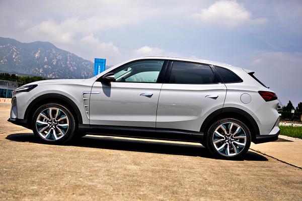 智駕開箱丨底盤和操控是給我最大的驚喜,場地試駕上汽R汽車MARVEL R 智駕開箱丨底盤和操控是給我最大的驚喜,場地試駕上汽R汽車MARVEL R