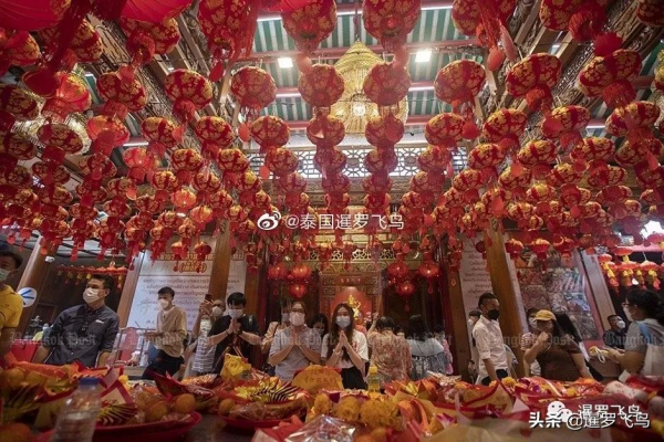 泰國年味兒特別濃，唐人街是春節大廟會，各大商場爭奇鬥豔拼裝飾