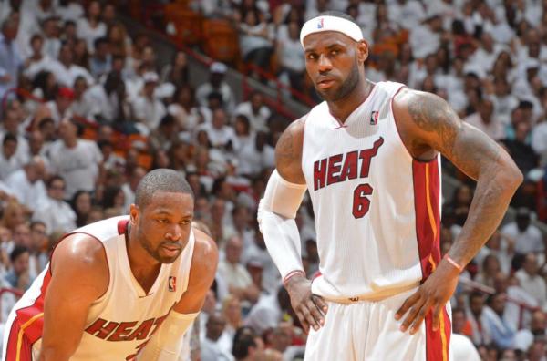 詹姆斯10年不離開騎士會咋樣?球迷:哪怕無冠也比現在風評好 詹姆斯10年不離開騎士會咋樣?球迷:哪怕無冠也比現在風評好