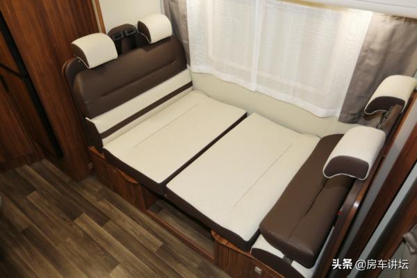 單拓展的房車見多了,橫床變豎床,這種佈局的你見過嗎? 單拓展的房車見多了,橫床變豎床,這種佈局的你見過嗎?