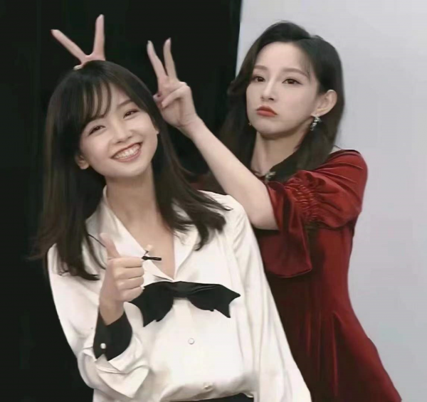 春晚大盤點：鄧超上頭了，趙麗穎有點慌，沈騰出場自帶笑點