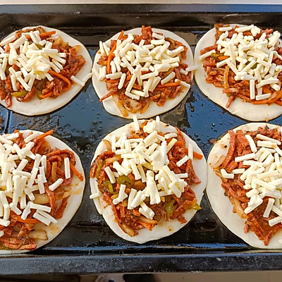 這道迷你小披薩藏著小驚喜，瞬間征服你