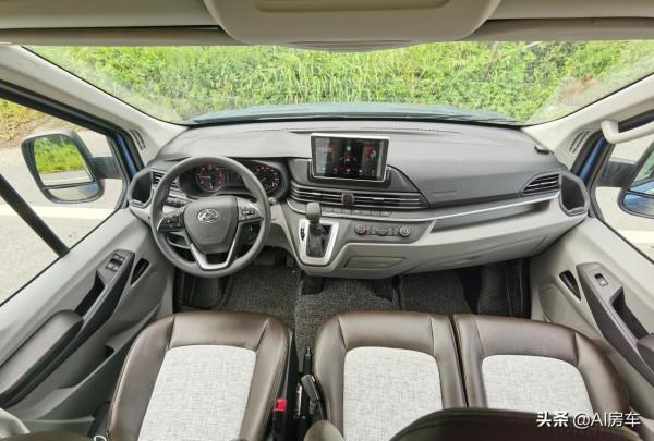 B型車上也能容下2室1廳？霸氣沉穩，還省油，老兩口輕鬆用的V590