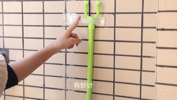 塑膠把手別再扔掉了,改造一下放在家裡,隔壁鄰居見了都誇好 塑膠把手別再扔掉了,改造一下放在家裡,隔壁鄰居見了都誇好