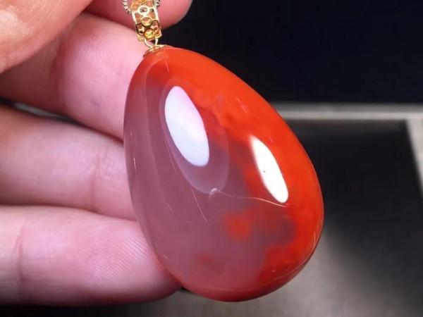 水滴吊墜 形狀飽滿 豔麗 特色 半山半水