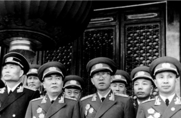 三蕭：一個大將兩個上將，三個文學家，三個副國