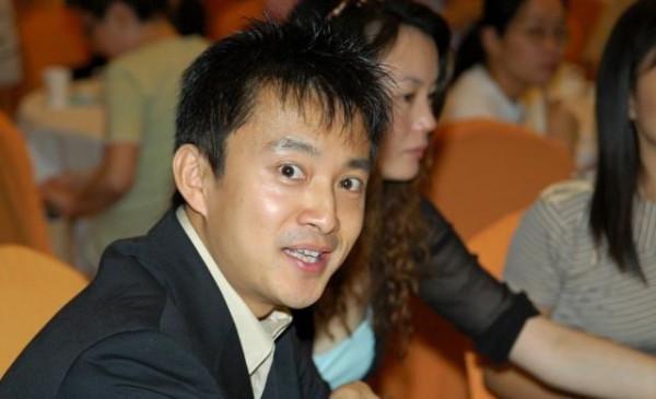 亞寧：曾是央視最帥主持人，爆火後“消失”的他，如今已高攀不起