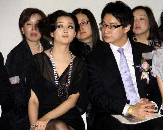 至今單身的8位大齡女星，最大57歲最小38歲，個個瀟灑又快樂