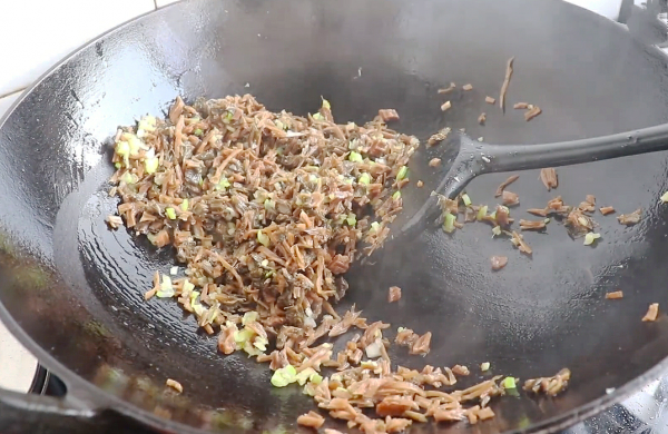 難怪宴席上的扣肉那麼好吃？原來做法有訣竅，學會做給家人吃吧